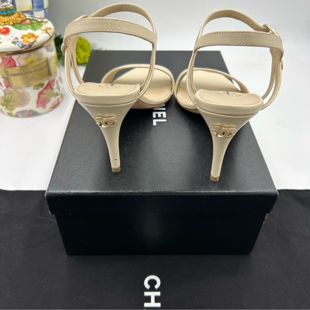Women’s Chanel ivory leather stray sandals size 38.5 made in Italy - Picture 6 of 14